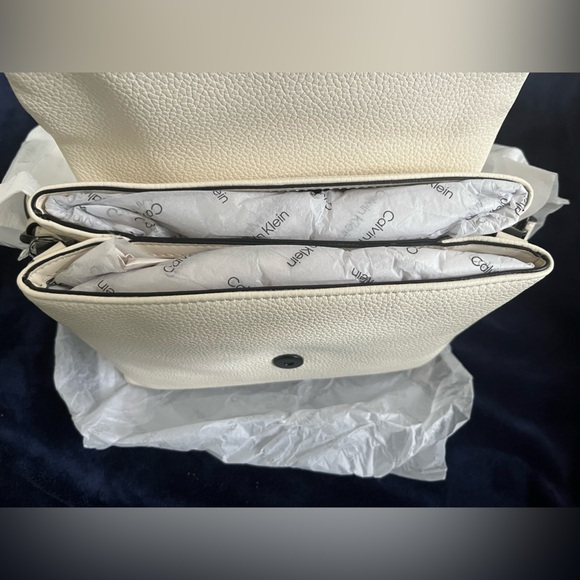 Calvin Klein purse - Picture 2 of 5